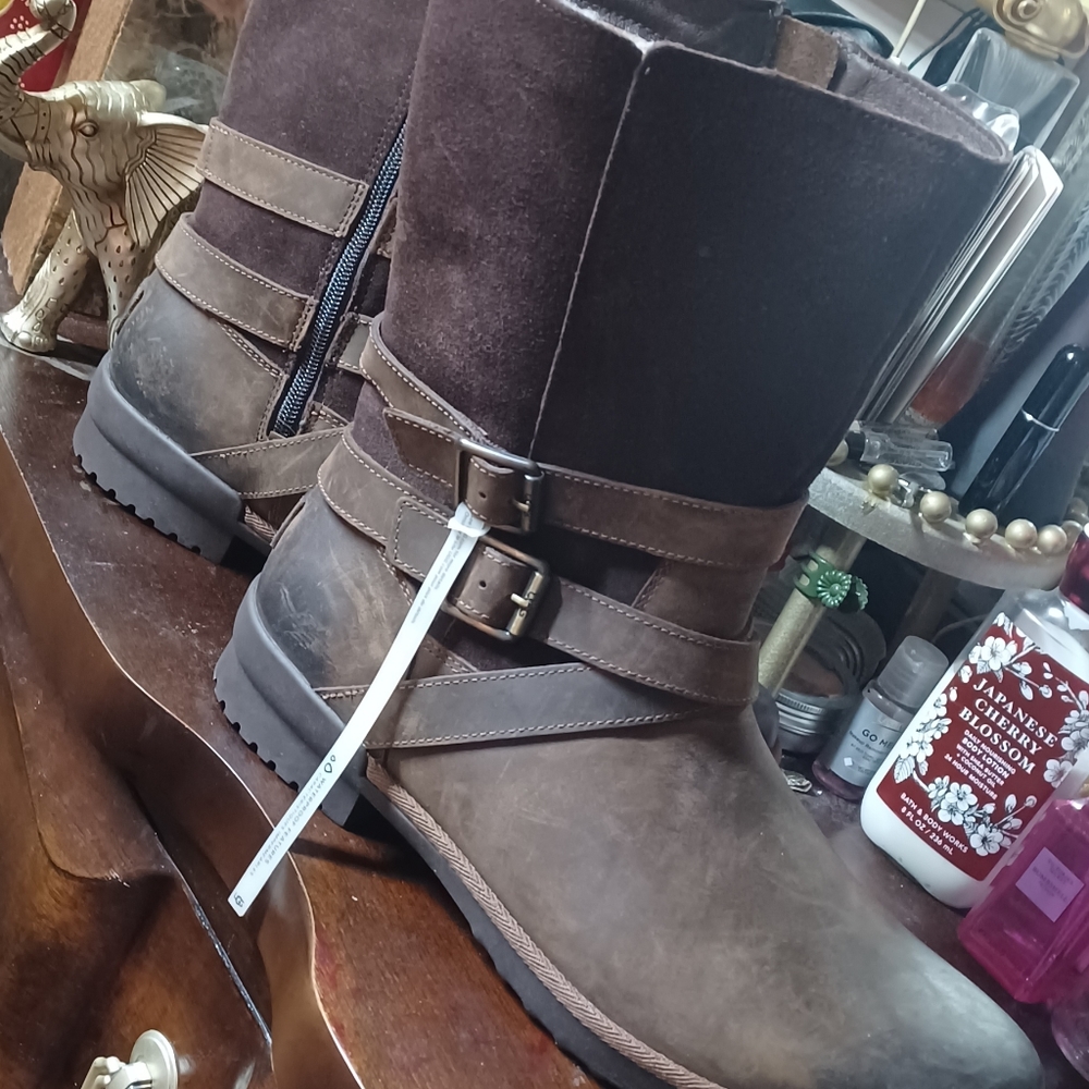 UGG - Picture 4 of 11